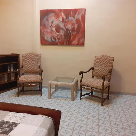 Πανσιόν Centre Historique *