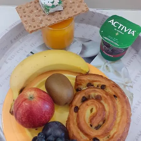 Centre Historique בית הארחה