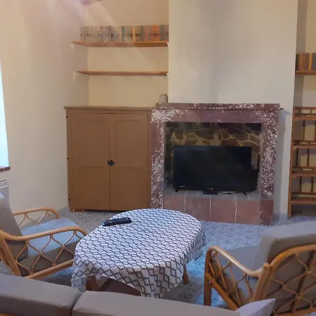 Centre Historique בית הארחה אגדה